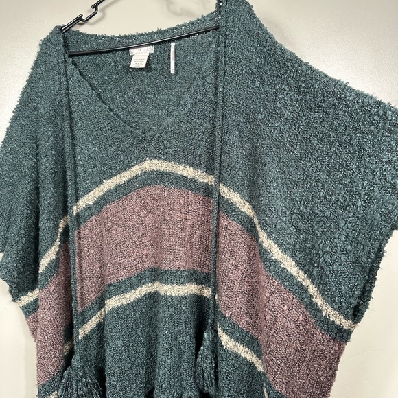 NWOT Free People Striped Fringe Juno Boucle Poncho Top Green - One Size - Picture 3 of 5